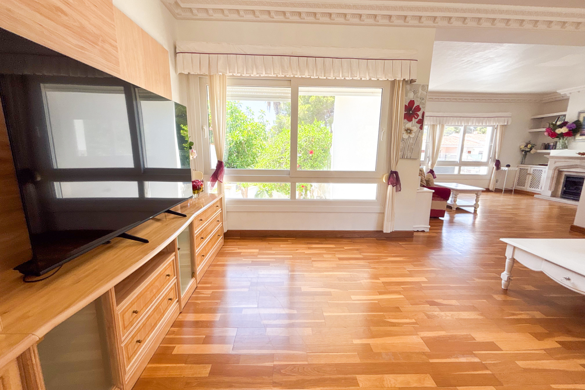 Resale - Villa -
Dehesa de Campoamor