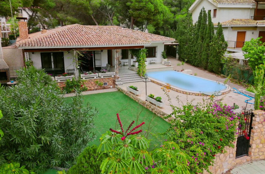 Resale - Villa -
Dehesa de Campoamor