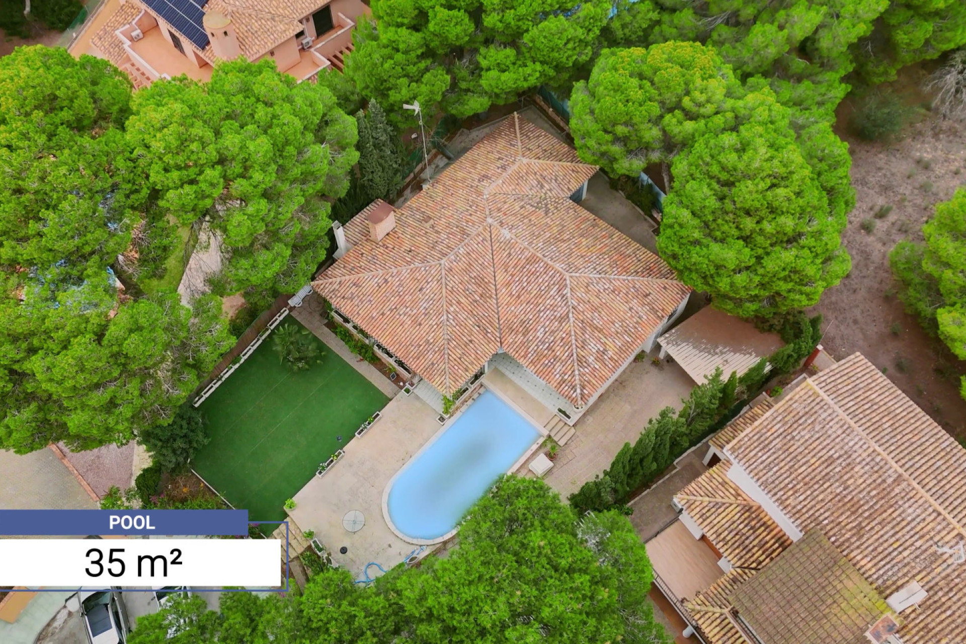 Resale - Villa -
Dehesa de Campoamor