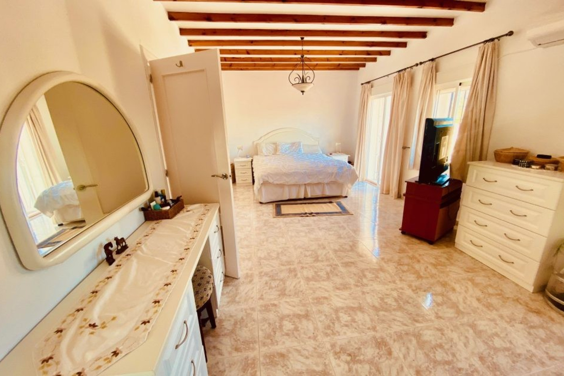 Resale - Villa -
El Canton