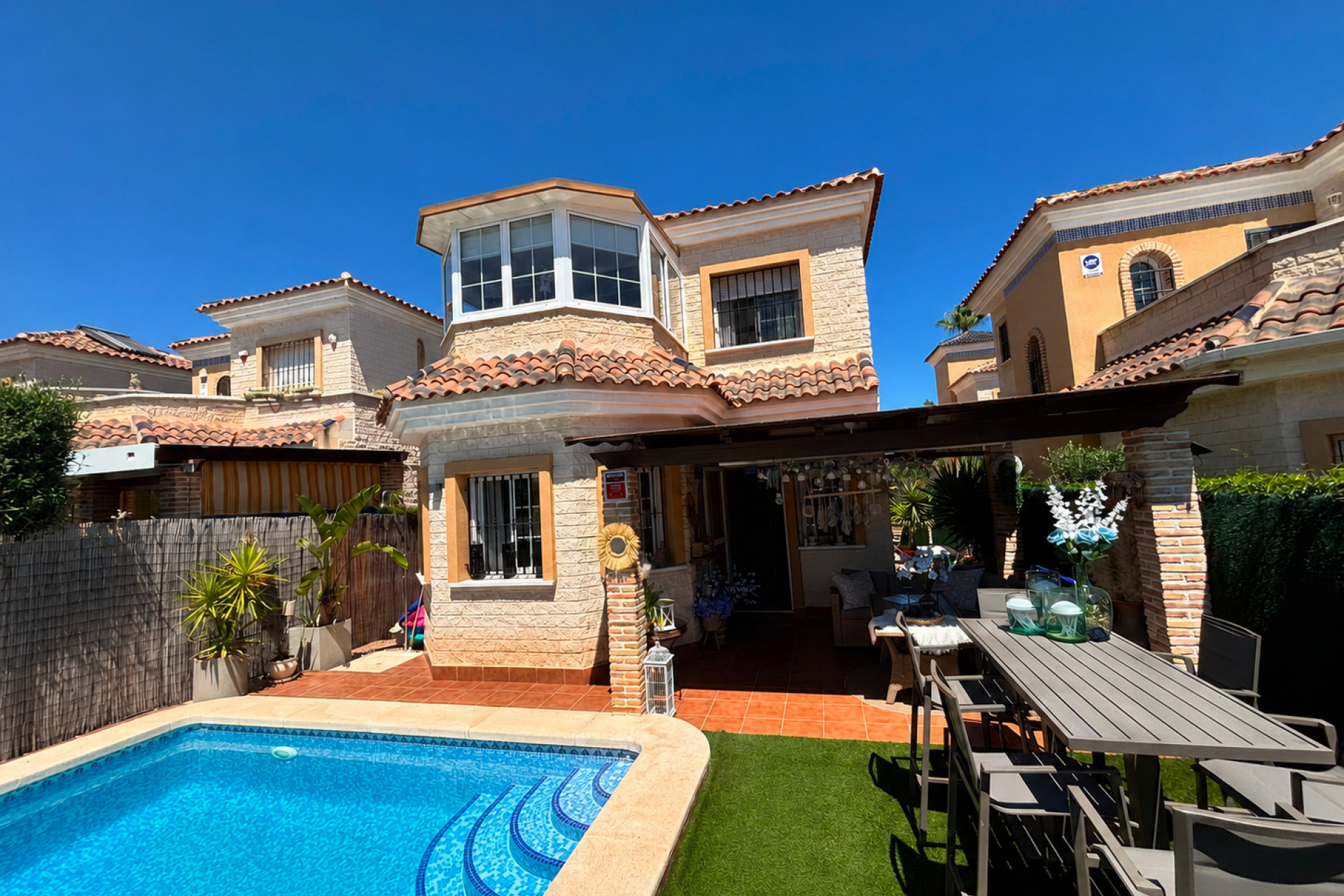 Resale - Villa -
El Raso - Guardamar del Segura