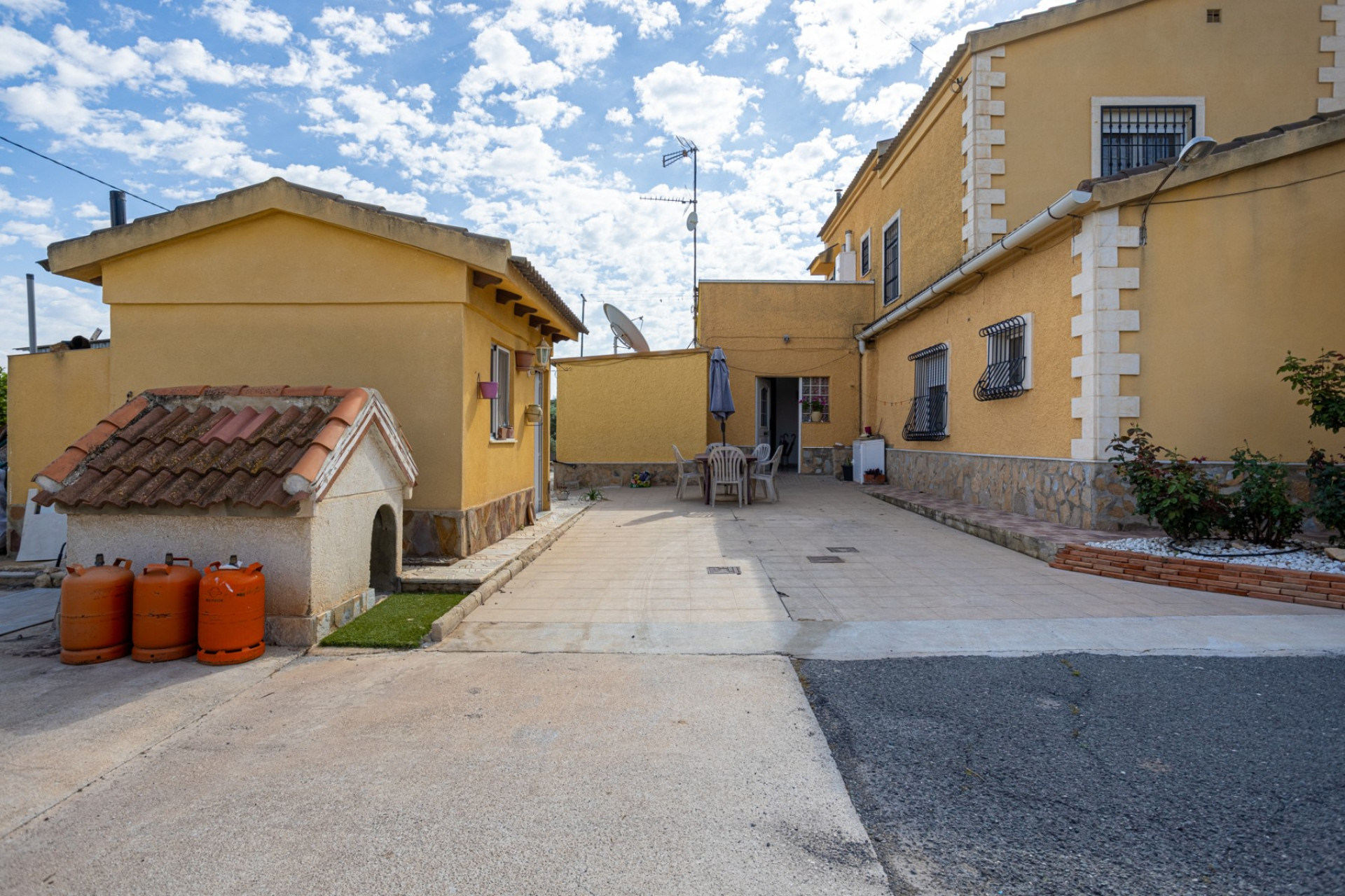 Resale - Villa -
Elche - La Hoya