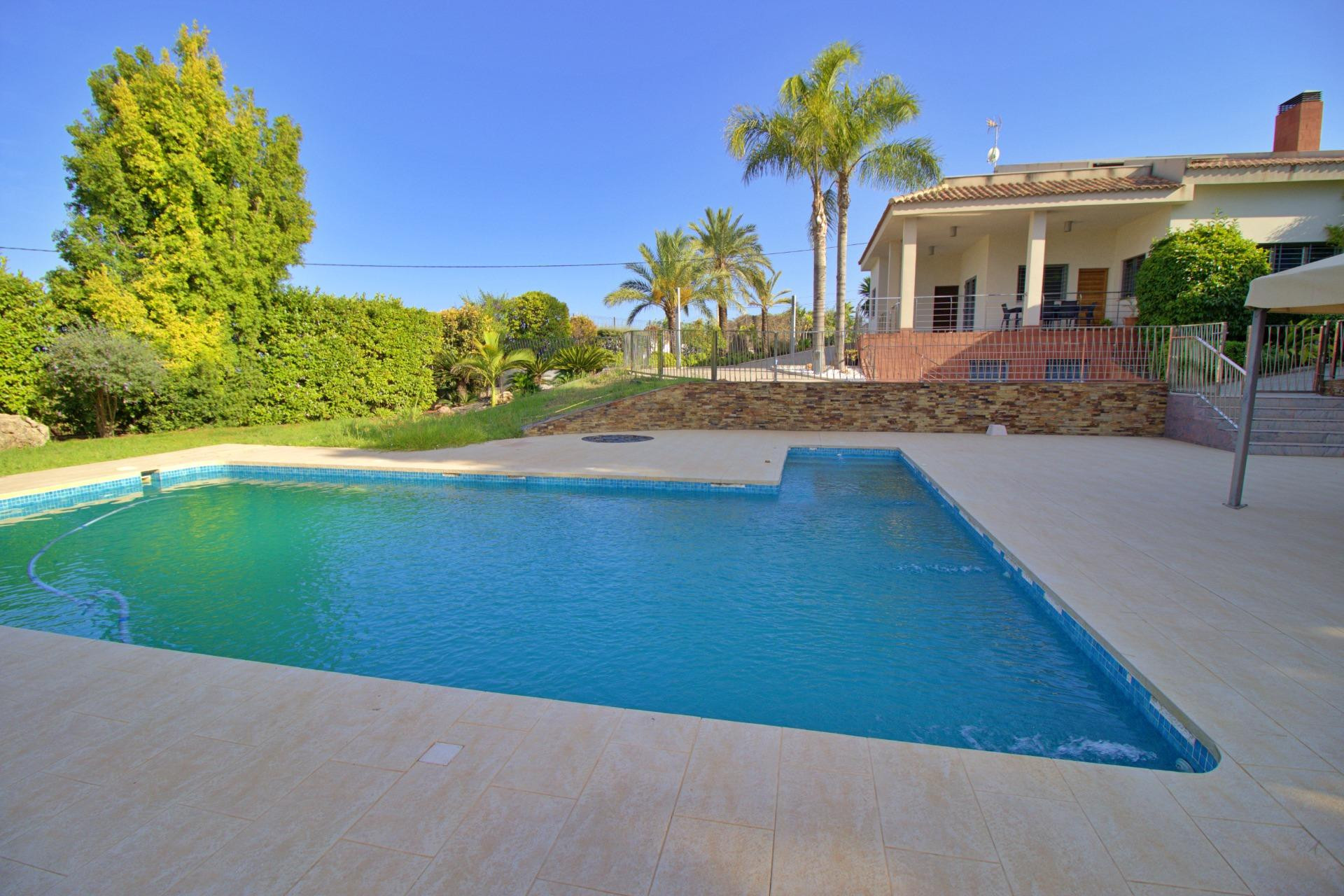 Resale - Villa -
Elche - Peña las Águilas