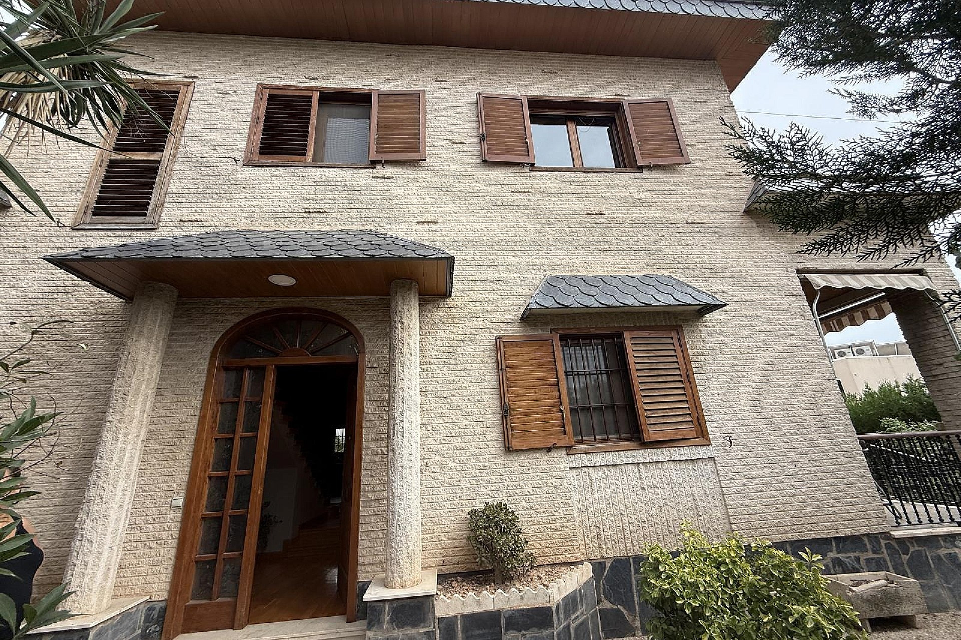 Resale - Villa -
Elda