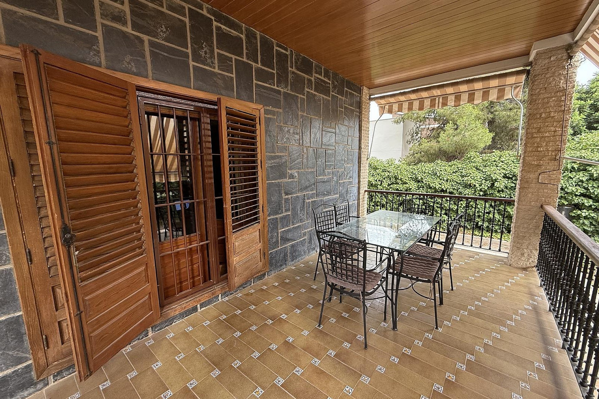 Resale - Villa -
Elda