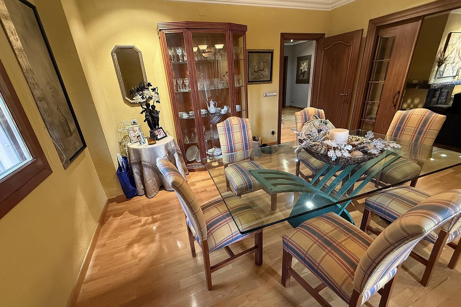 Resale - Villa -
Elda