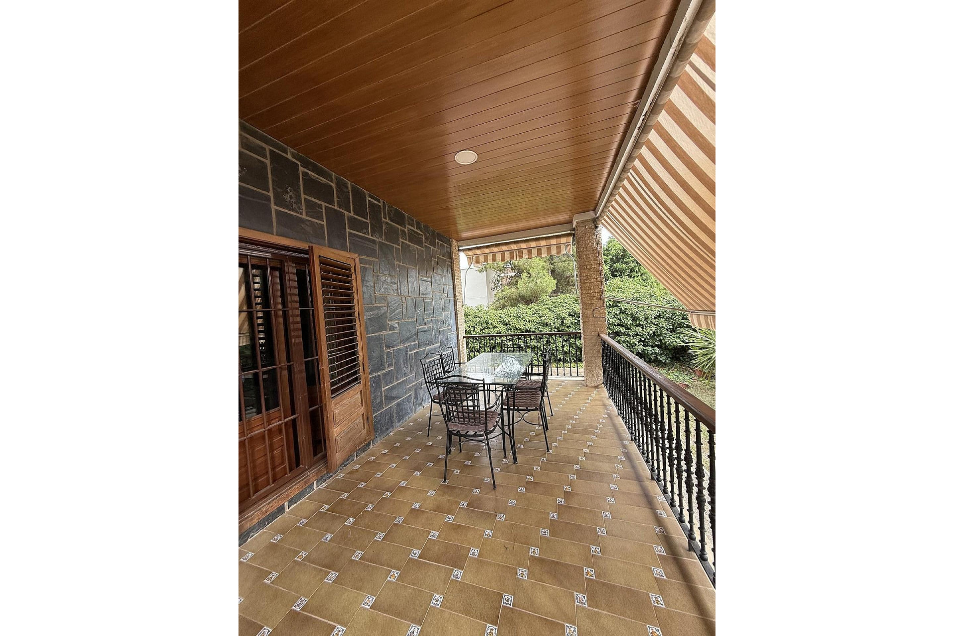 Resale - Villa -
Elda