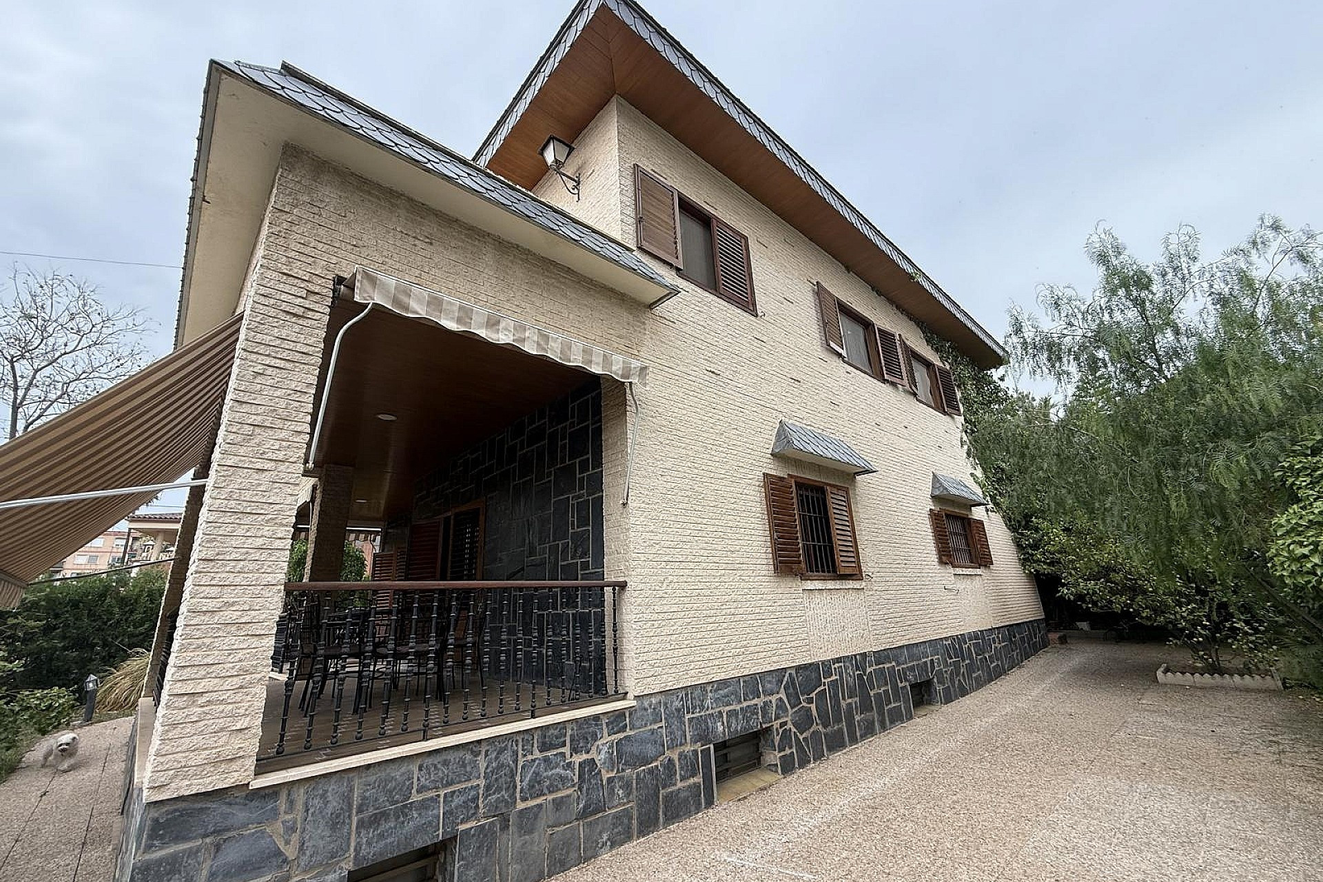 Resale - Villa -
Elda