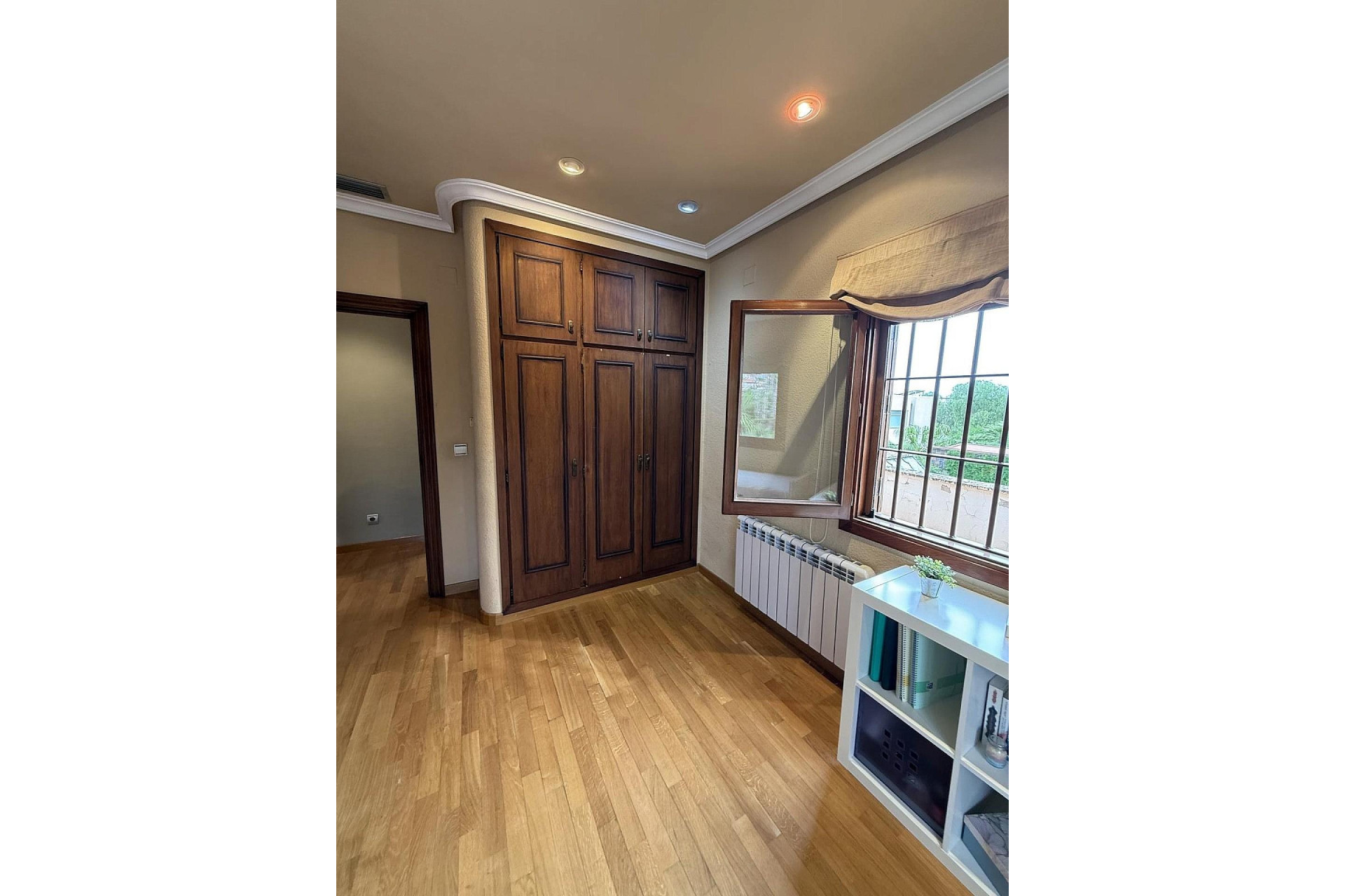 Resale - Villa -
Elda