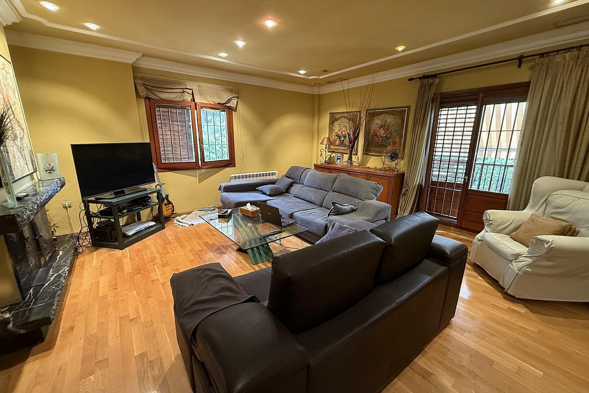 Resale - Villa -
Elda