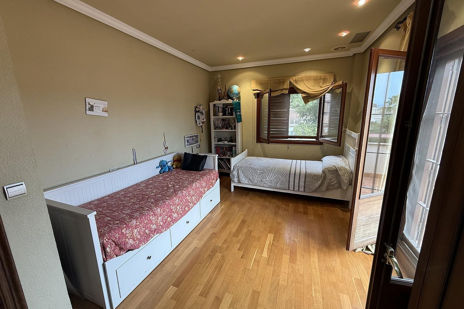 Resale - Villa -
Elda