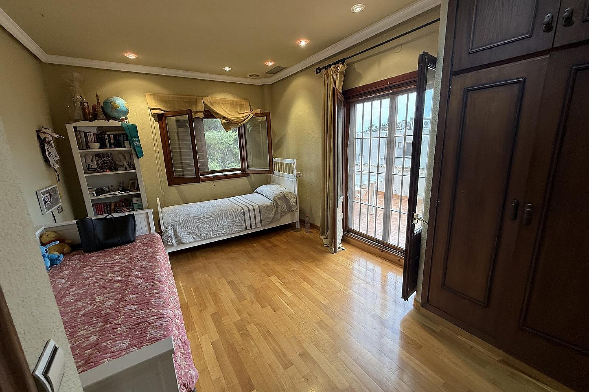 Resale - Villa -
Elda