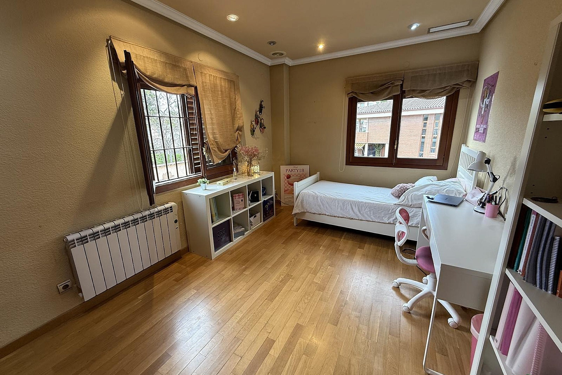 Resale - Villa -
Elda