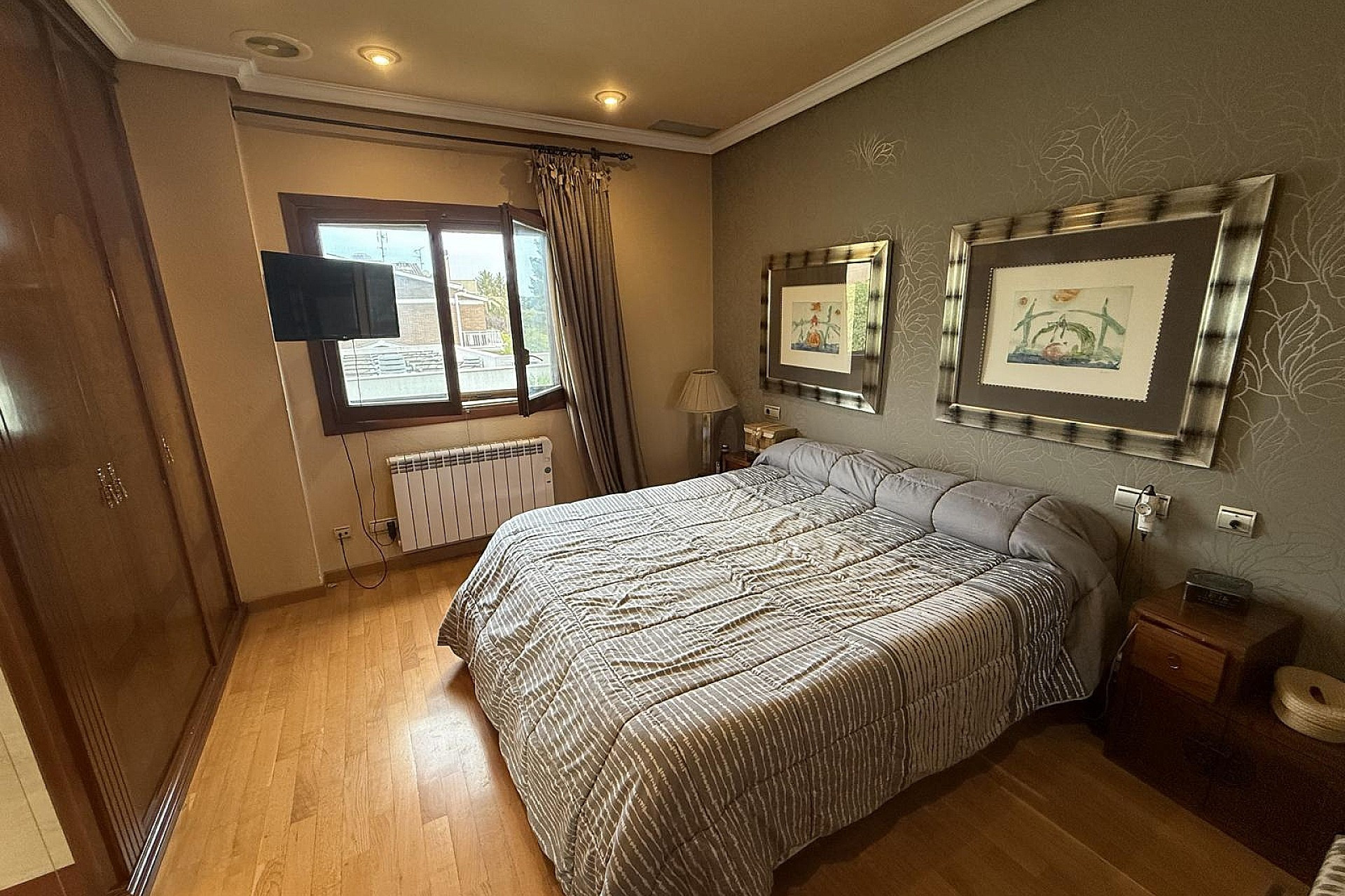 Resale - Villa -
Elda