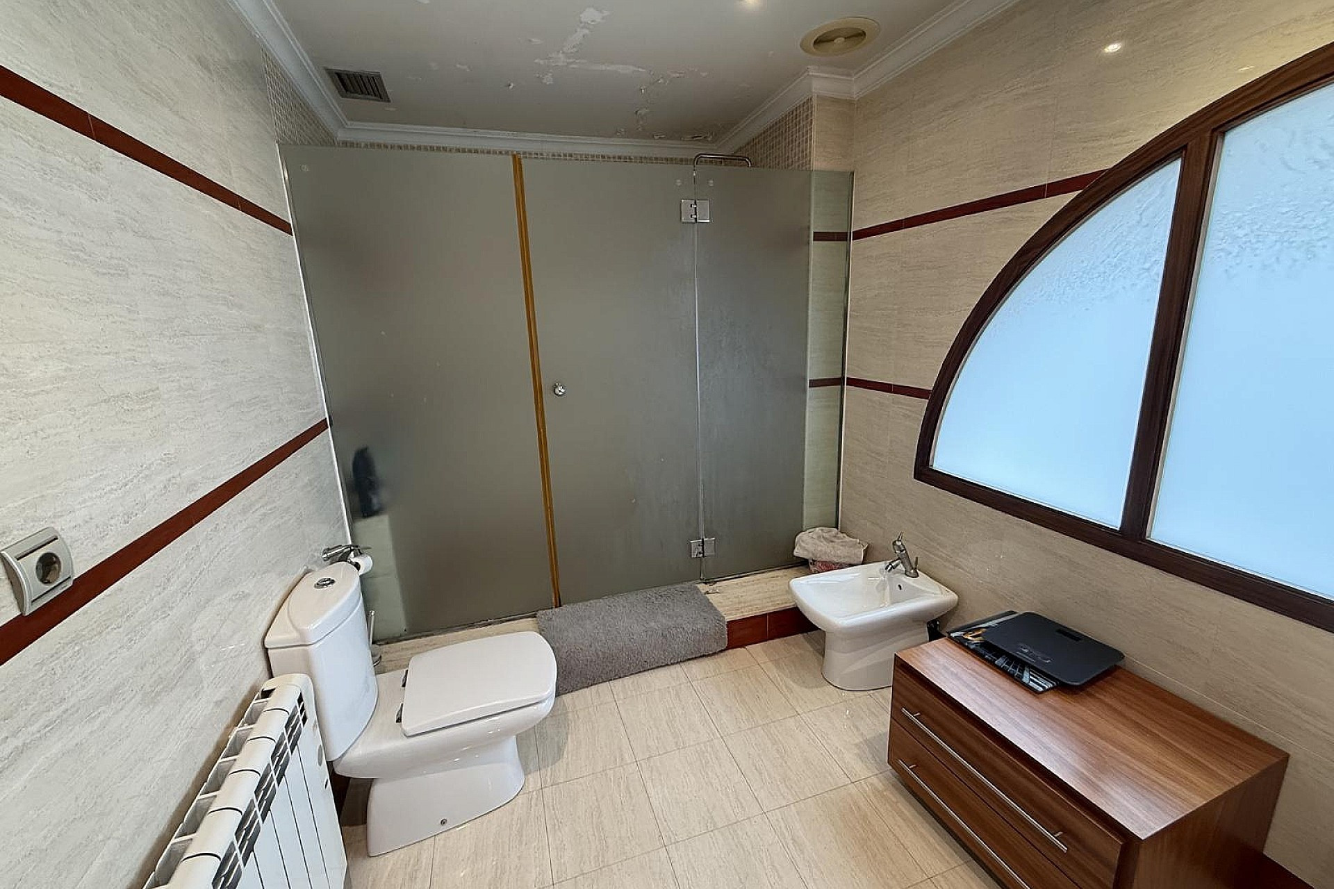 Resale - Villa -
Elda