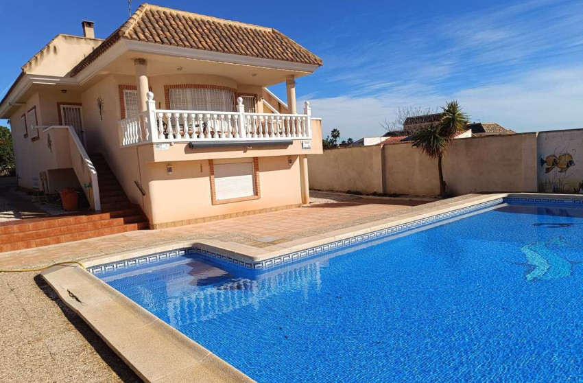 Resale - Villa -
Fortuna - El Reloj