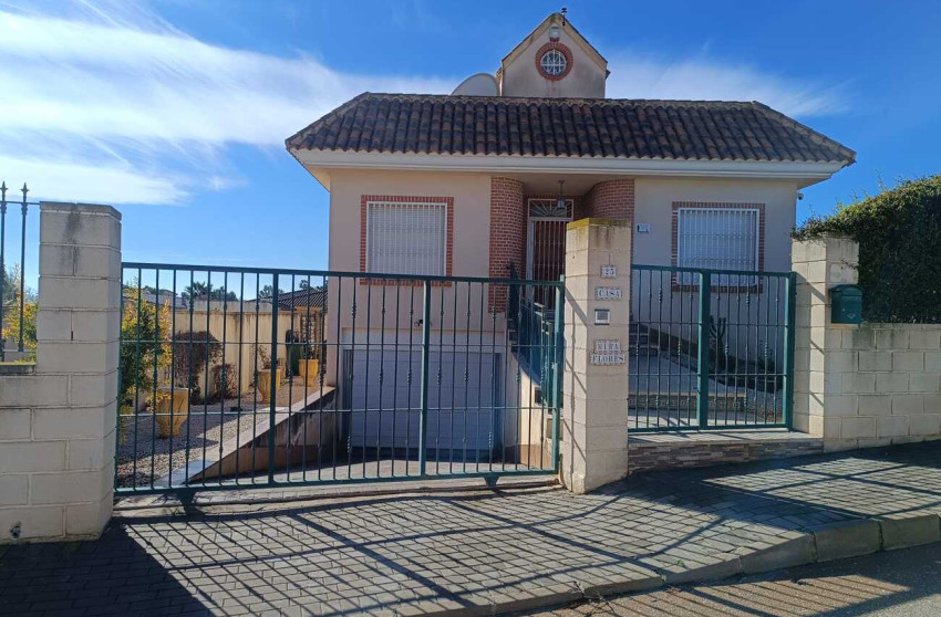 Resale - Villa -
Fortuna - El Reloj