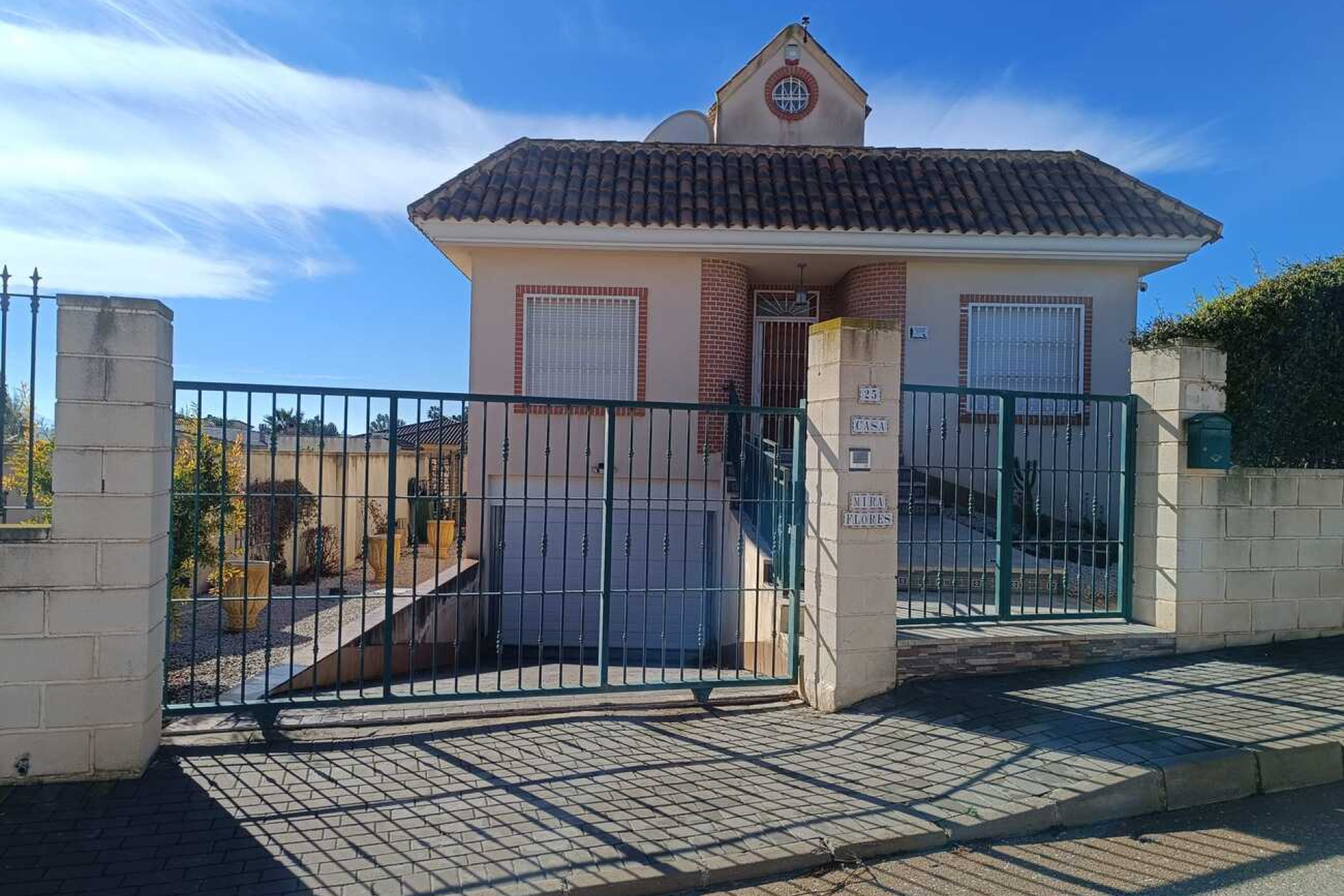 Resale - Villa -
Fortuna - El Reloj