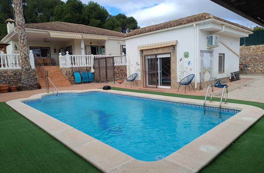 Resale - Villa -
Fortuna - El Reloj