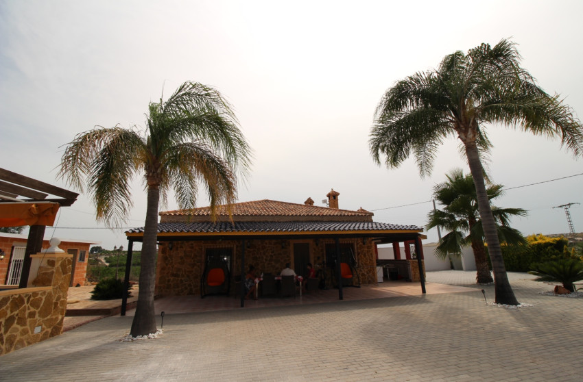 Resale - Villa -
Fortuna - FORTUNA