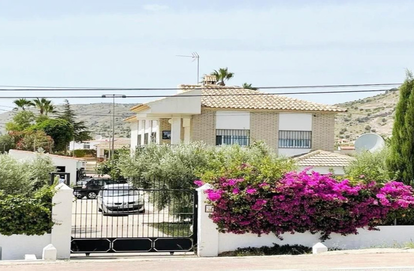 Resale - Villa -
Fortuna - FORTUNA