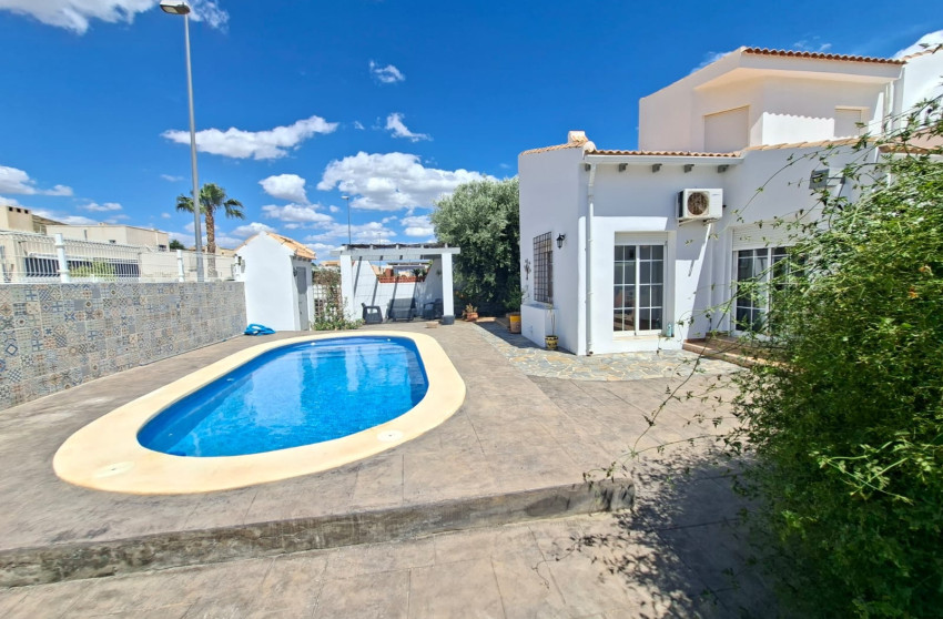 Resale - Villa -
Fortuna - Urbanizacion Las Kalendas