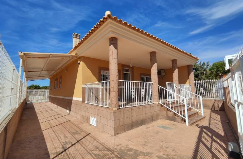 Resale - Villa -
Fortuna