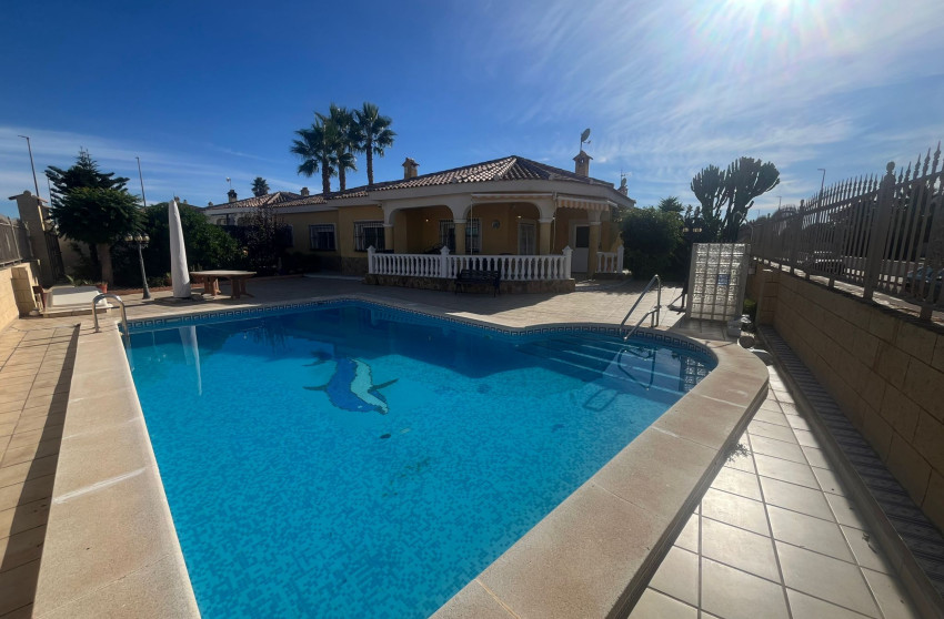 Resale - Villa -
Gea y Truyols - Inland
