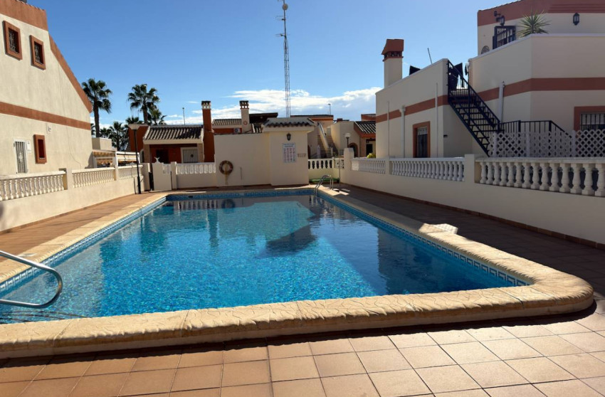 Resale - Villa -
Guardamar del Segura - El Raso