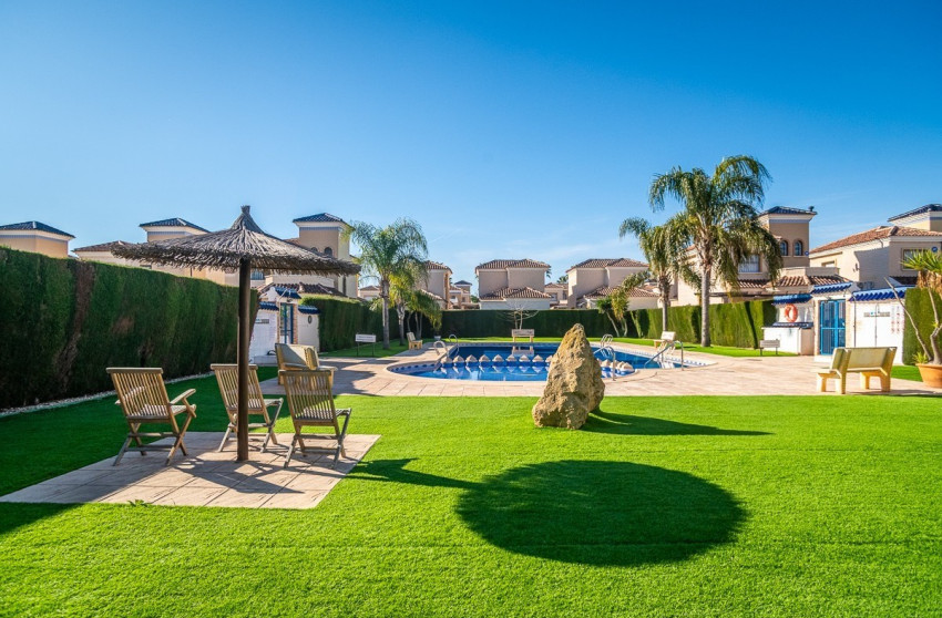 Resale - Villa -
Guardamar del Segura - Guardamar - El Raso