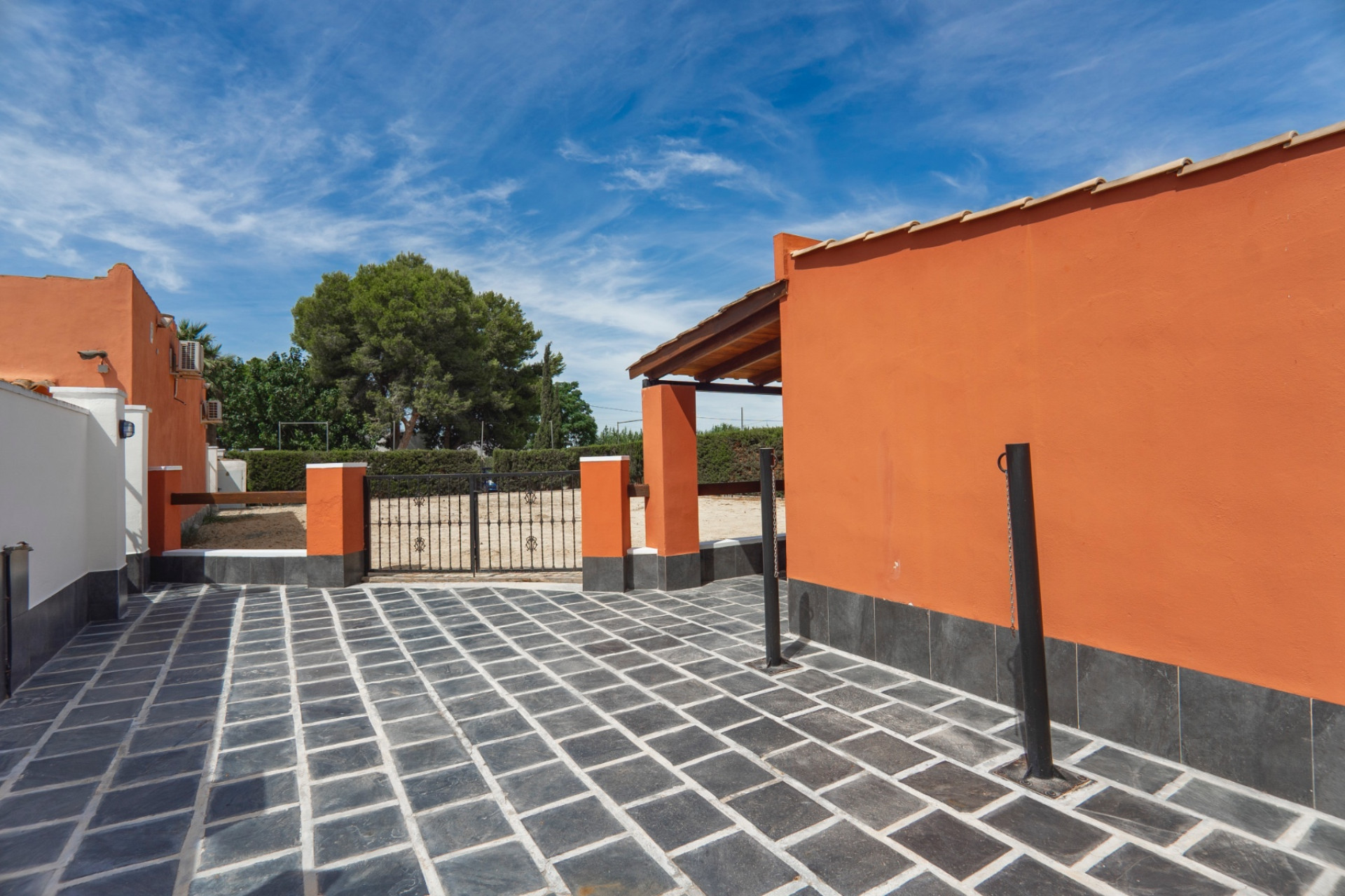 Resale - Villa -
Heredades