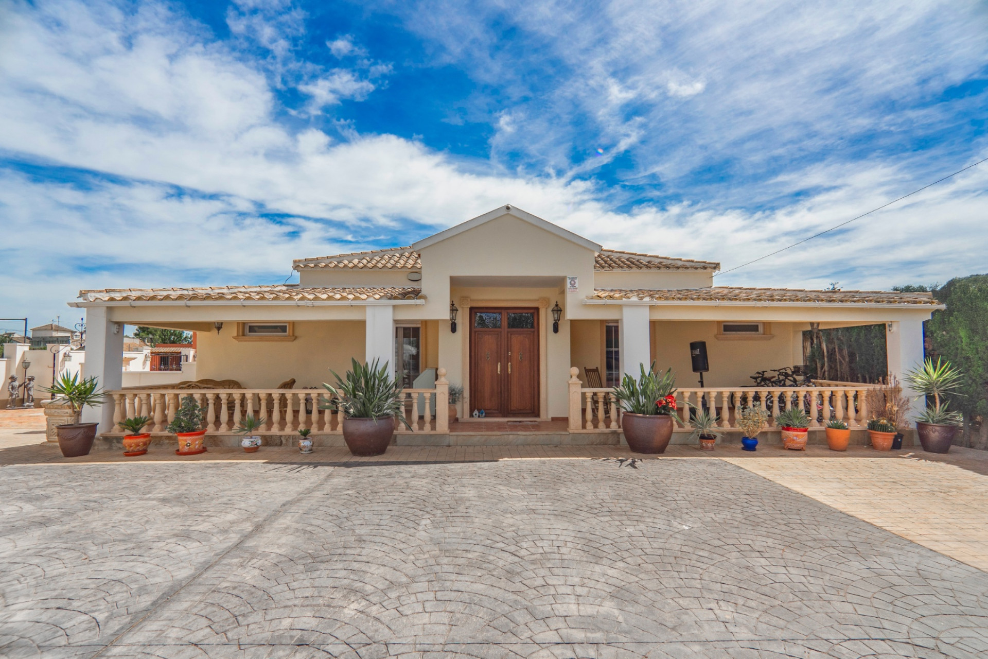 Resale - Villa -
Heredades