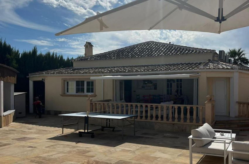Resale - Villa -
Heredades