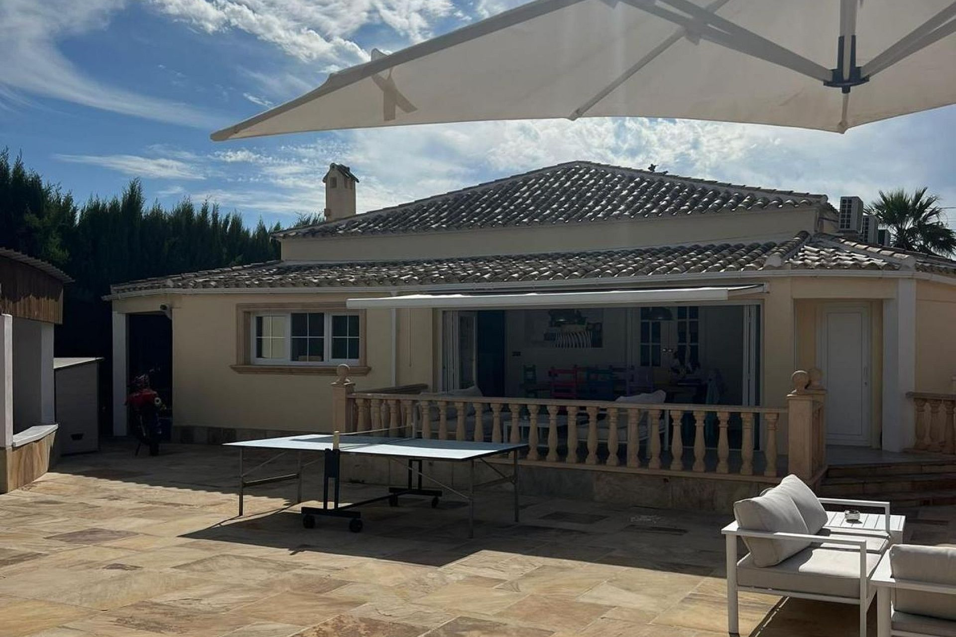 Resale - Villa -
Heredades