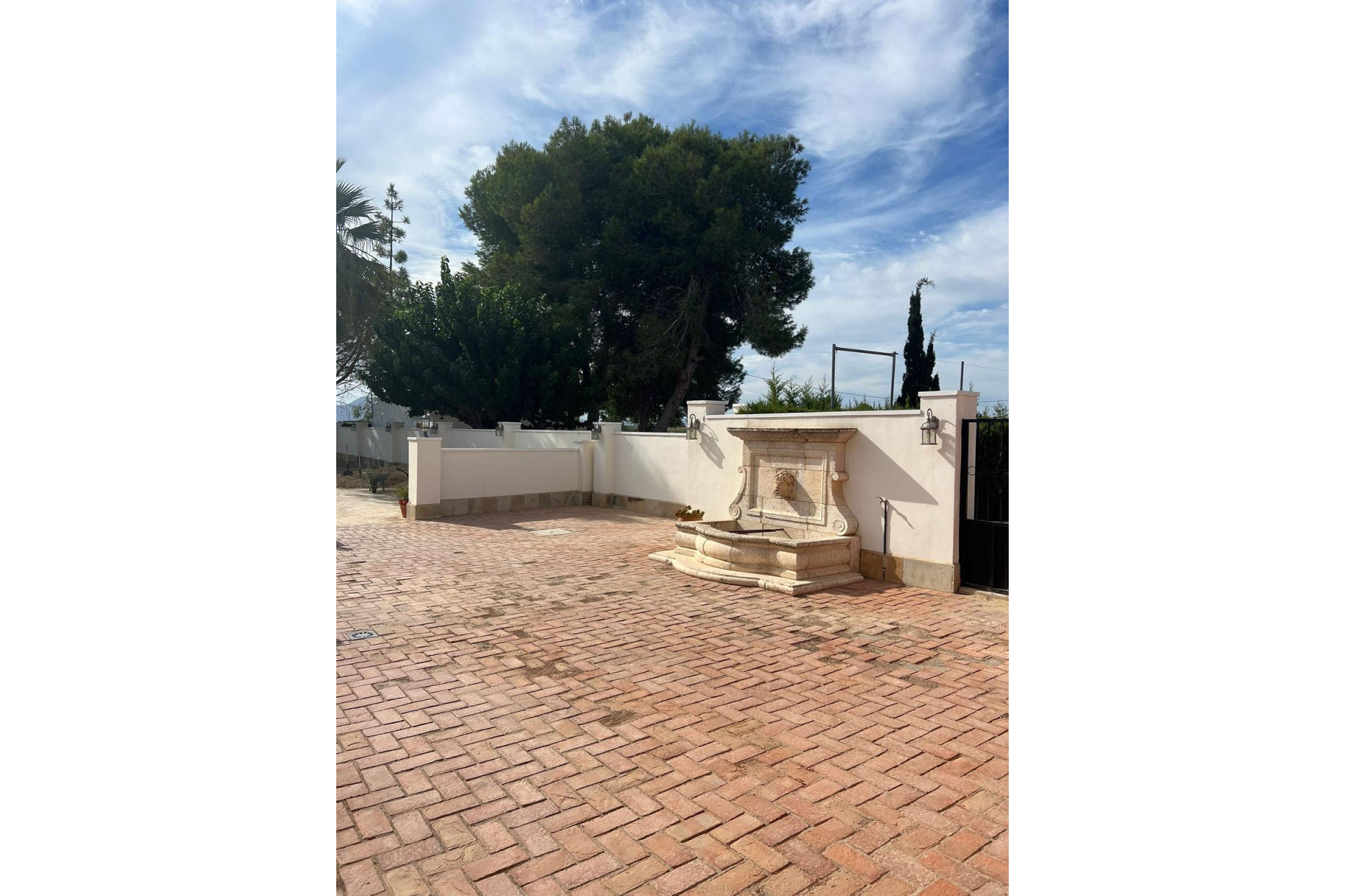 Resale - Villa -
Heredades