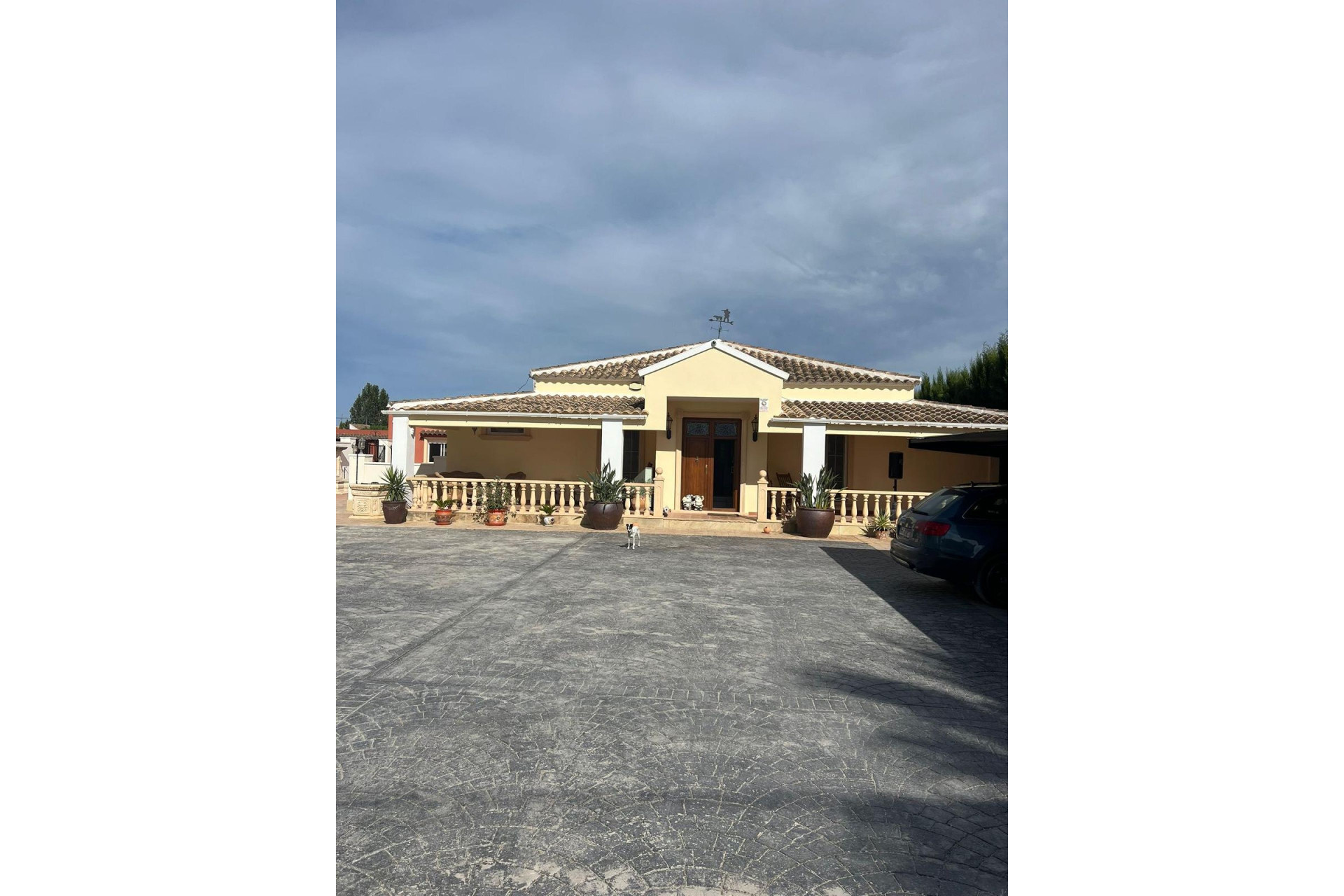 Resale - Villa -
Heredades