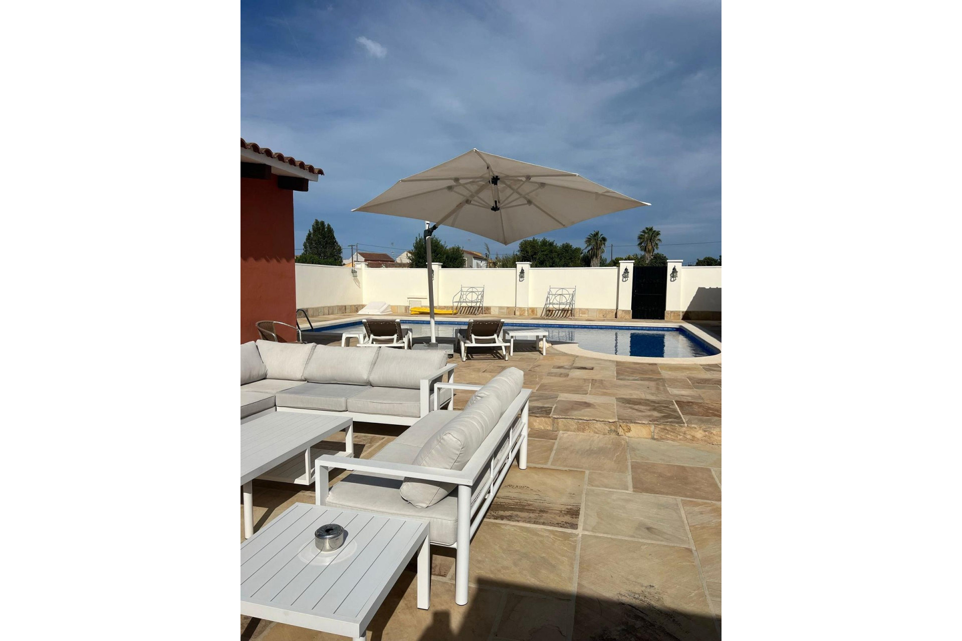 Resale - Villa -
Heredades