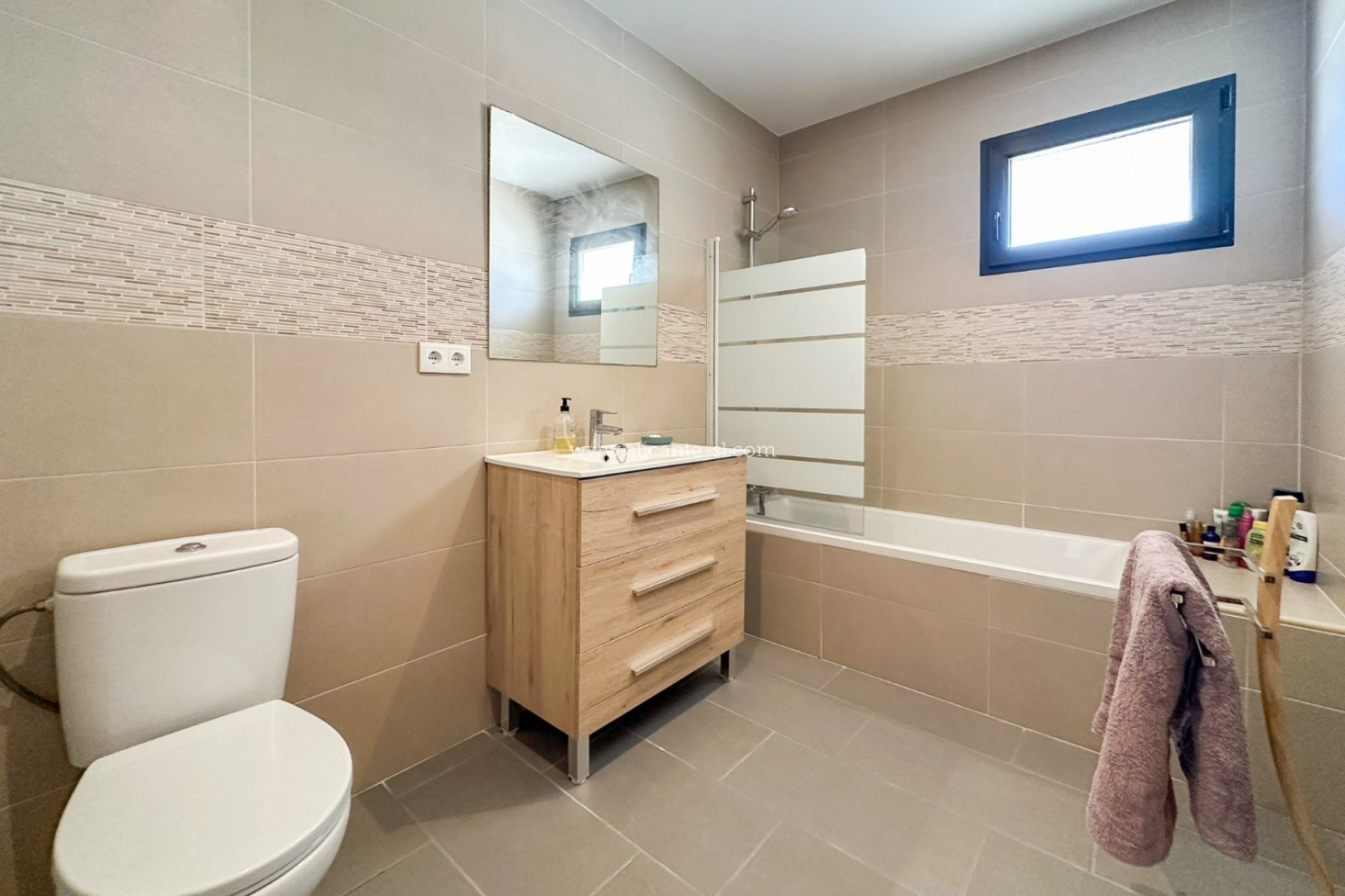 Resale - Villa -
Hondón de las Nieves - HONDON DE LAS NIEVES