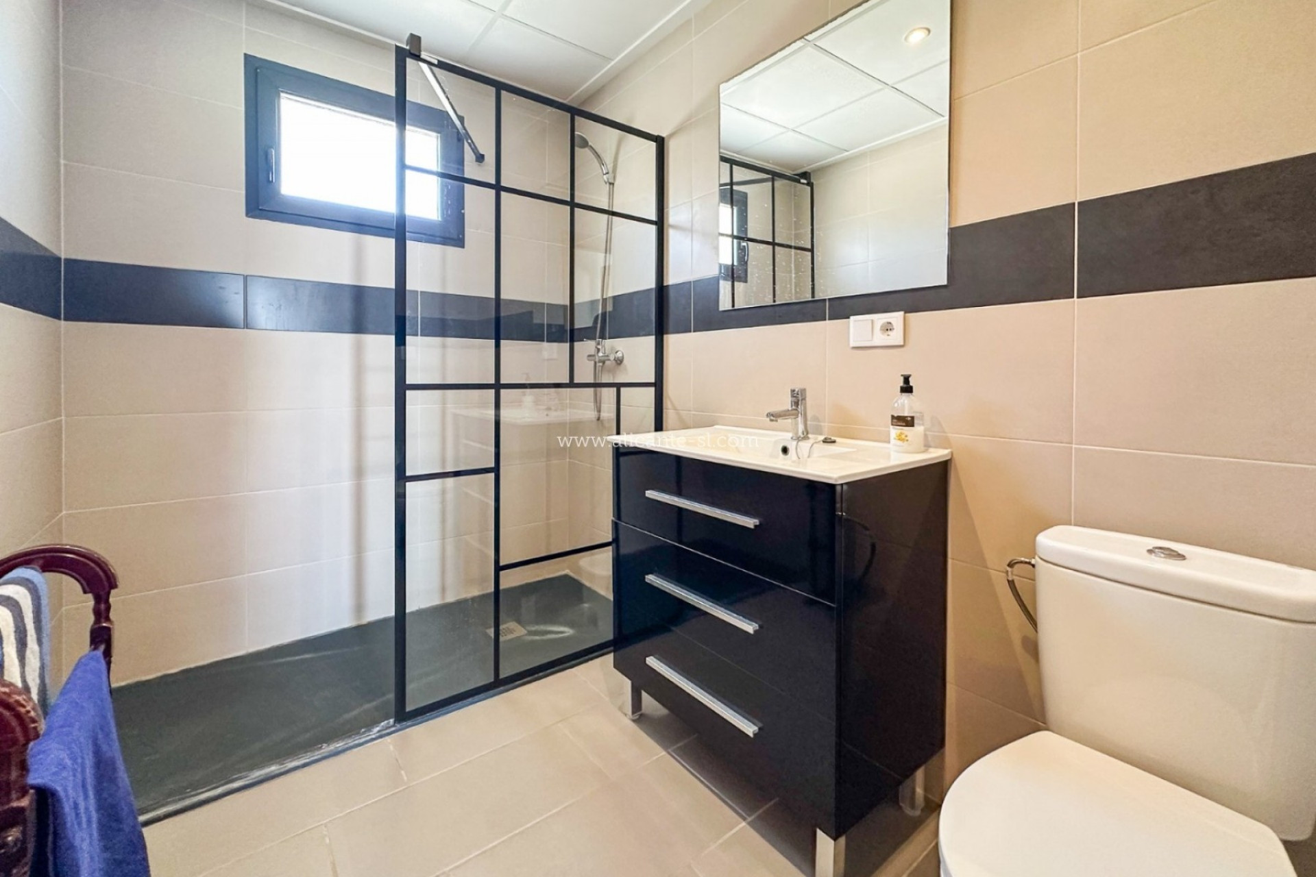 Resale - Villa -
Hondón de las Nieves - HONDON DE LAS NIEVES