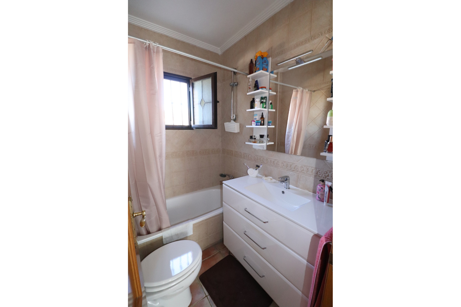 Resale - Villa -
Hondón de las Nieves - HONDON DE LAS NIEVES