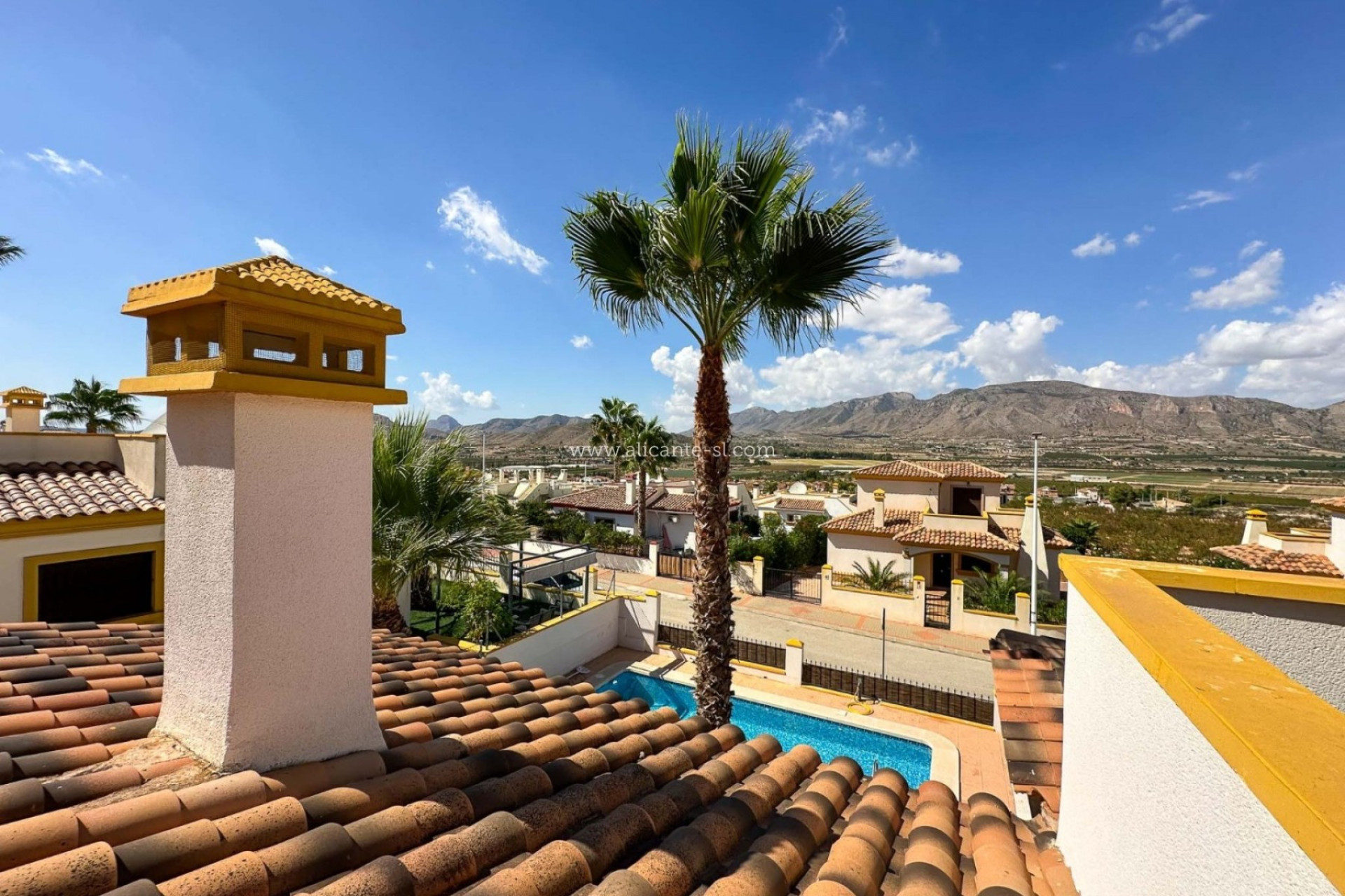 Resale - Villa -
Hondón de las Nieves - HONDON DE LAS NIEVES