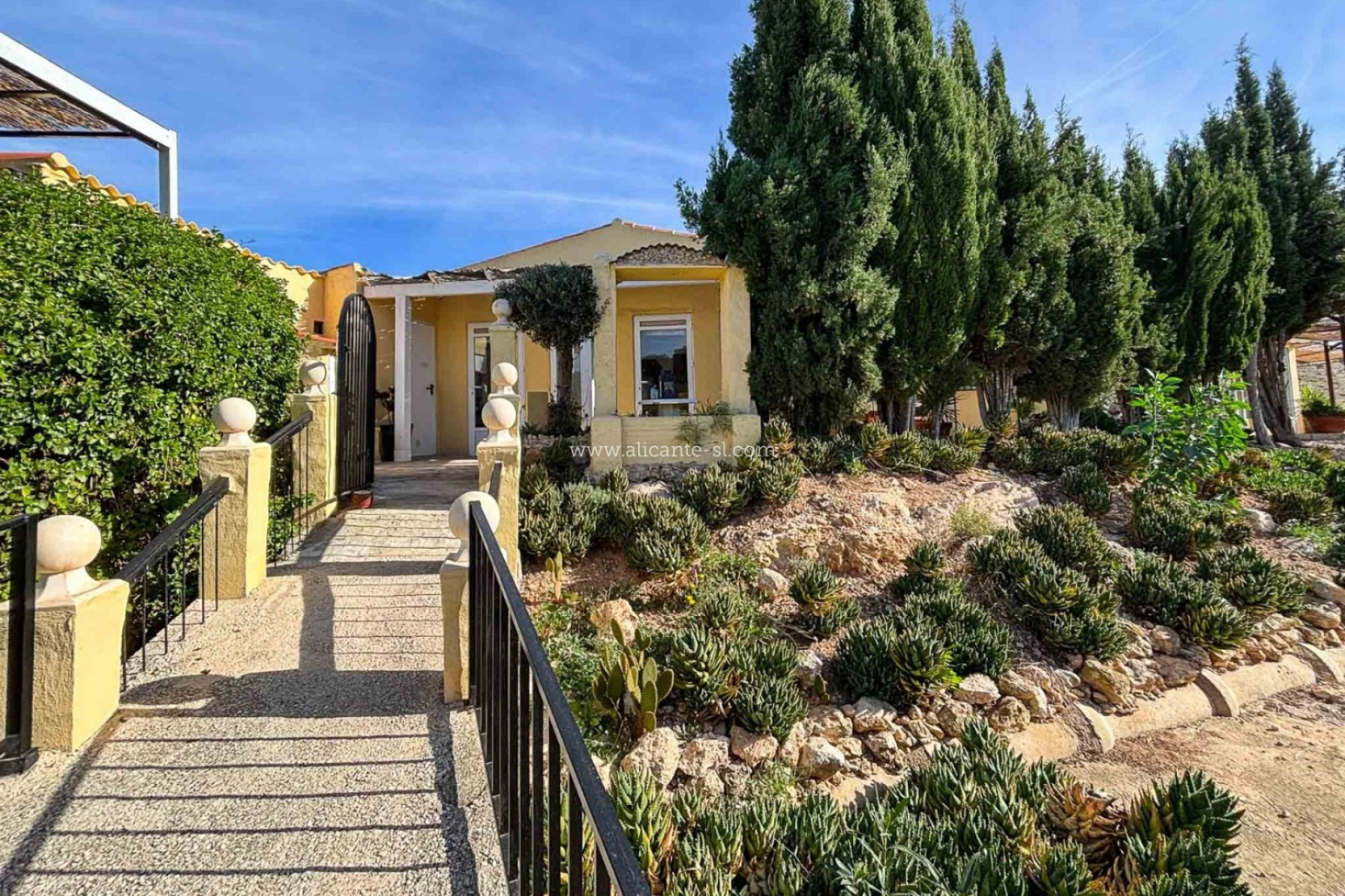 Resale - Villa -
Hondón de las Nieves - HONDON DE LAS NIEVES