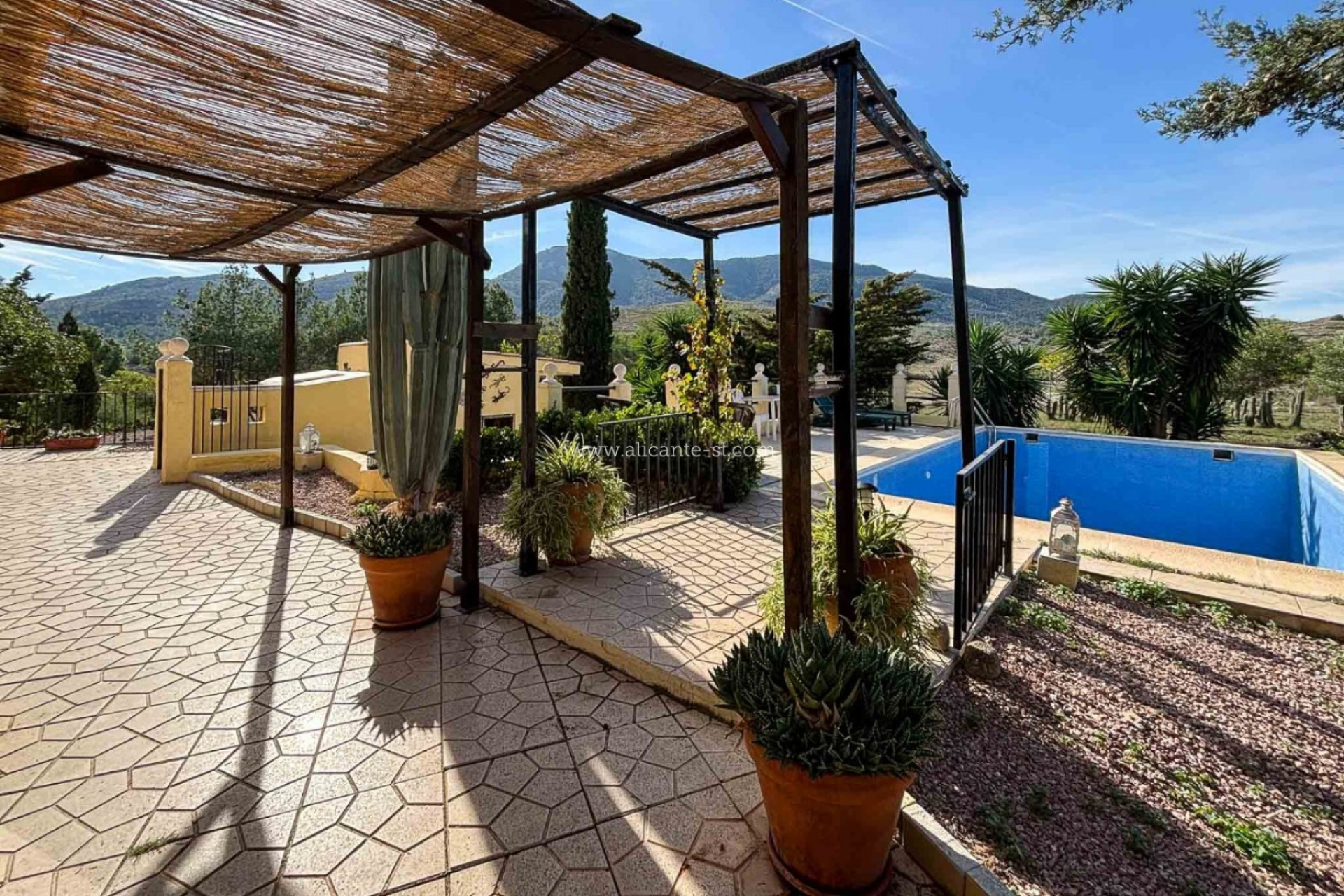 Resale - Villa -
Hondón de las Nieves - HONDON DE LAS NIEVES