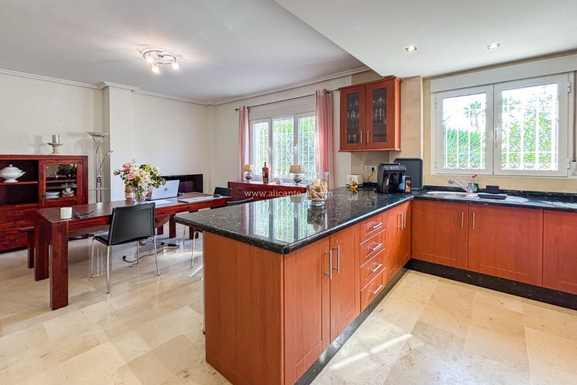 Resale - Villa -
Hondón de las Nieves - HONDON DE LAS NIEVES