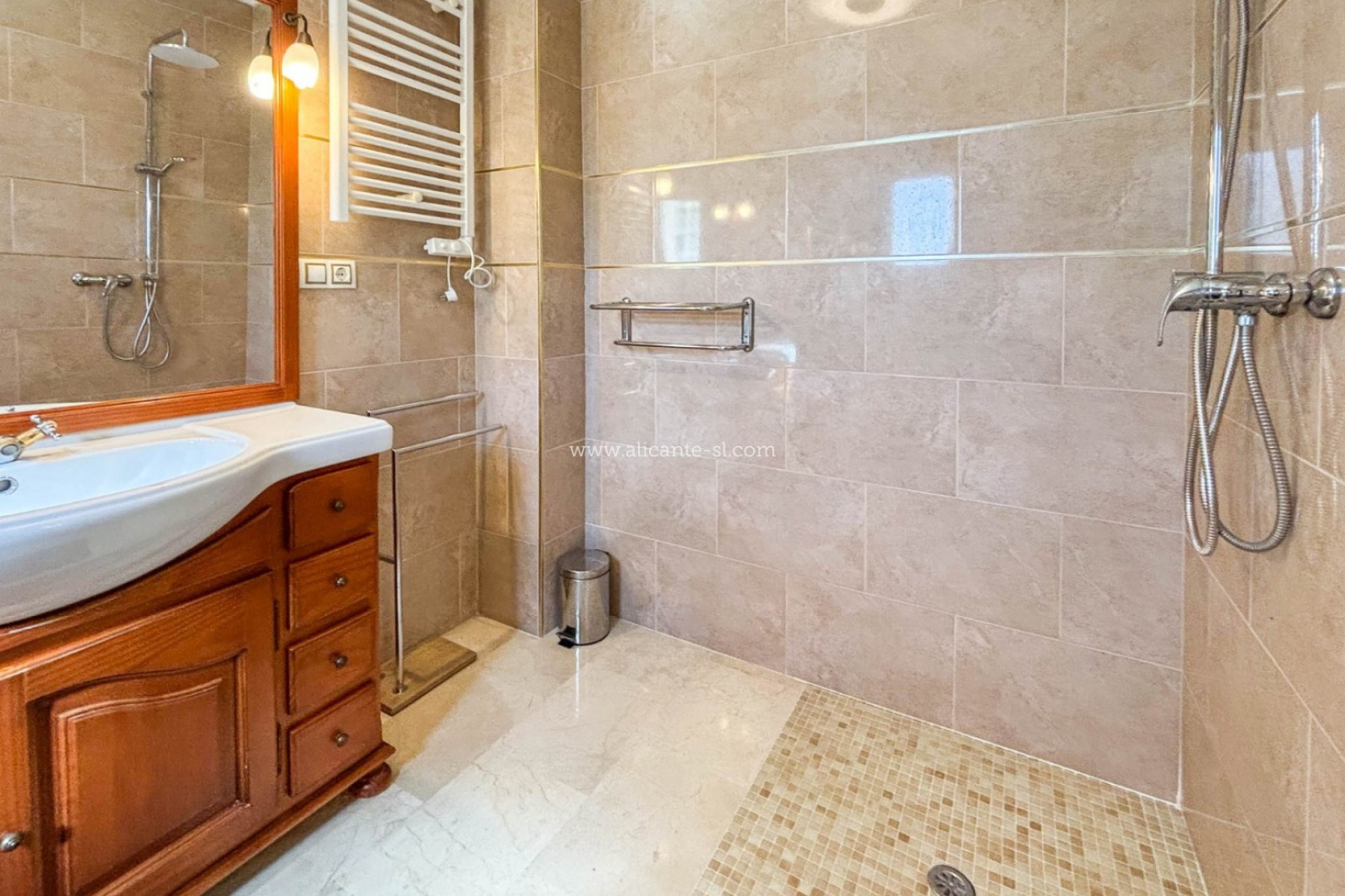 Resale - Villa -
Hondón de las Nieves - HONDON DE LAS NIEVES