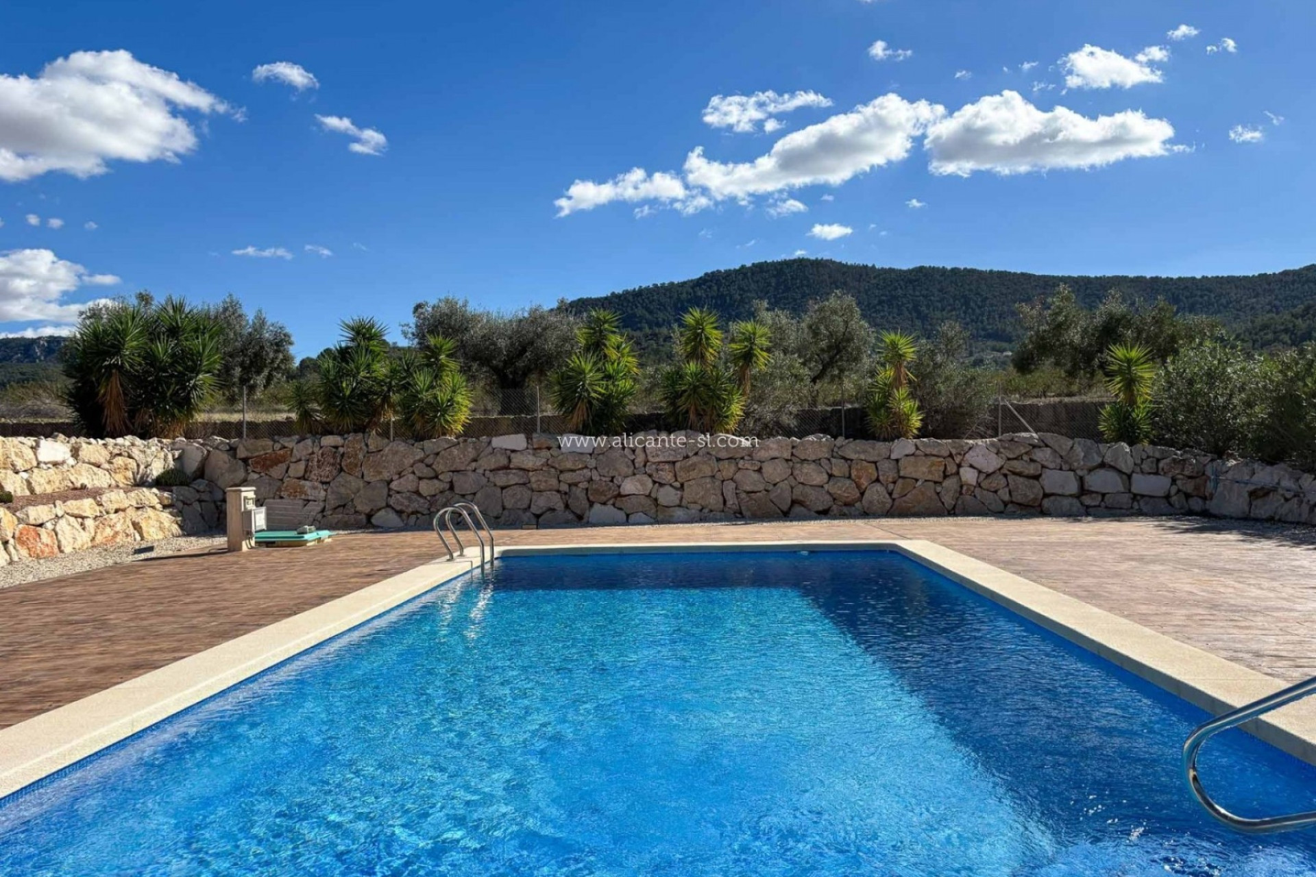 Resale - Villa -
Hondón de las Nieves - HONDON DE LAS NIEVES