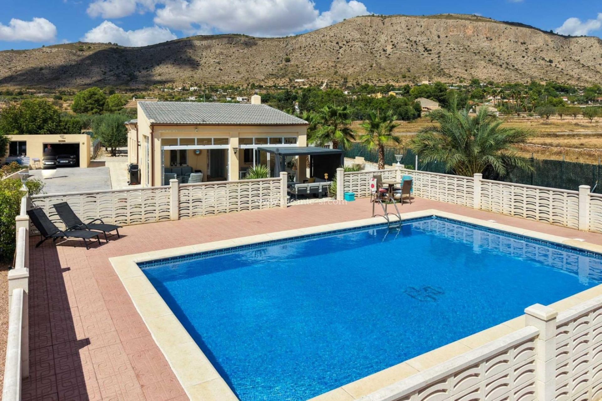 Resale - Villa -
Hondón de las Nieves - HONDON DE LAS NIEVES