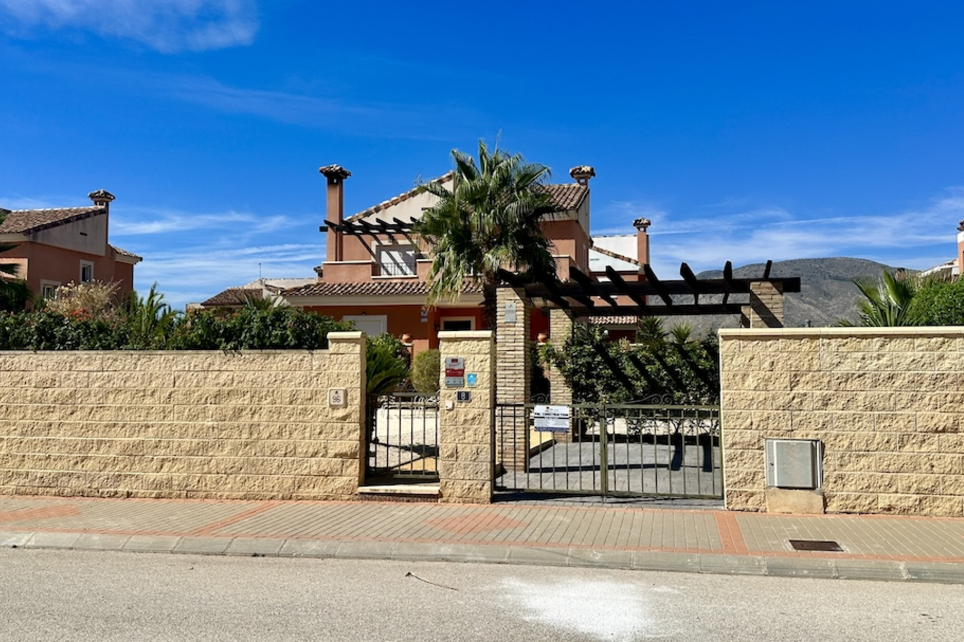 Resale - Villa -
Hondón de las Nieves - HONDON DE LAS NIEVES