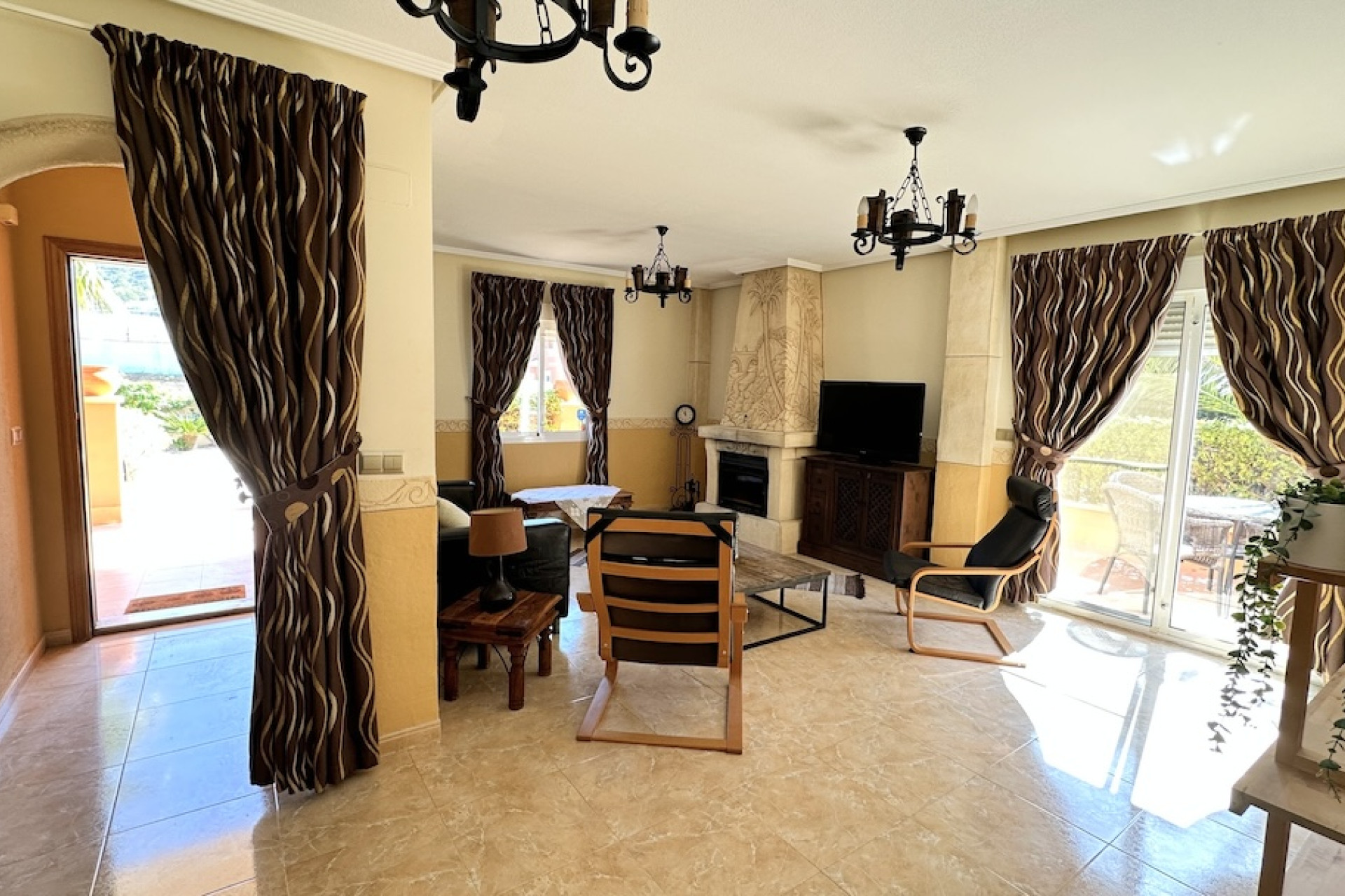 Resale - Villa -
Hondón de las Nieves - HONDON DE LAS NIEVES