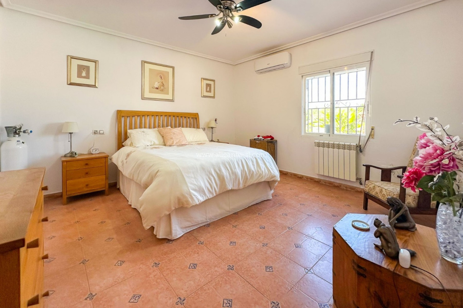 Resale - Villa -
Hondón de las Nieves - Pueblo